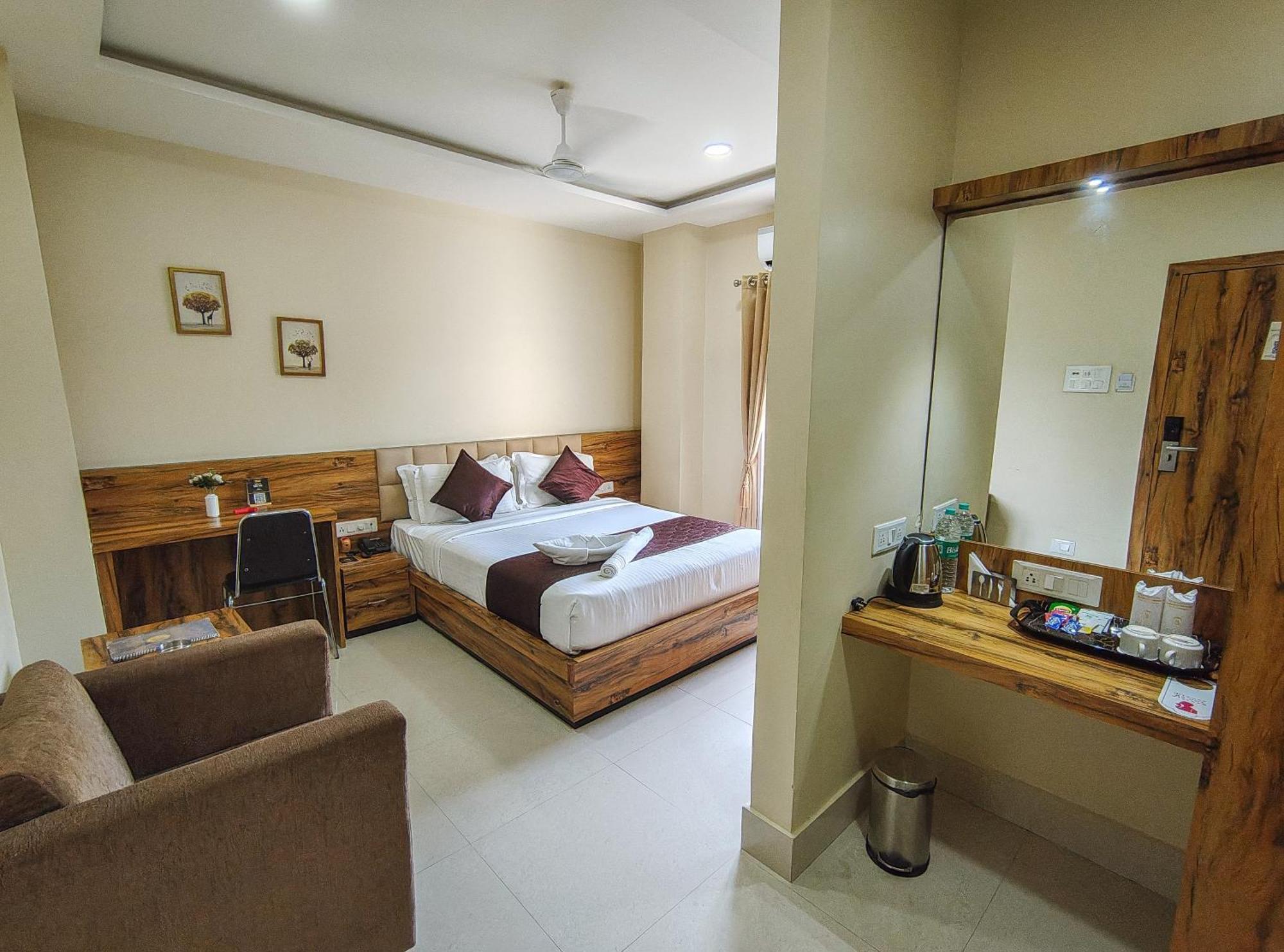 Hotel Bliss Jorhāt Esterno foto